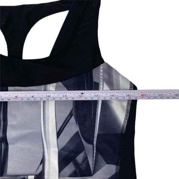 Alo Yoga black tank top and geometric design Woman - Picture 15 of 15